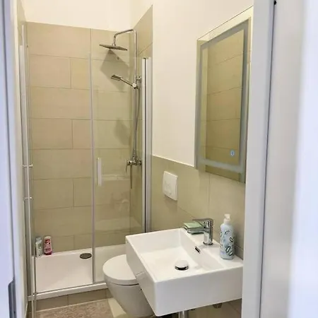 Apartment Privatzimmer Mit Bad Im Herzen Von Düsseldorf